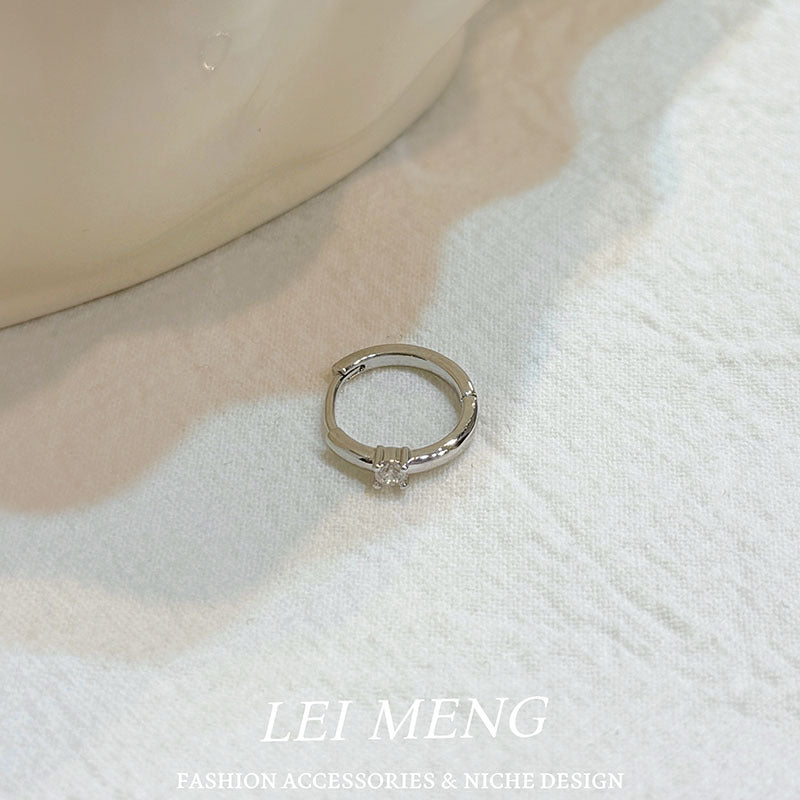 Minimalist style single-ear le women's 2026 high-end and exquisite earrings, cold style earrings
