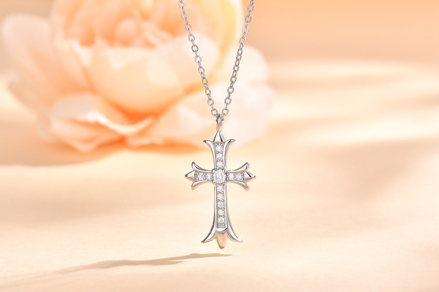 The new European and American cross necklace features a niche design and is suitable for both men and women. It is a fashionable and individual pendant that has become a popular online accessory