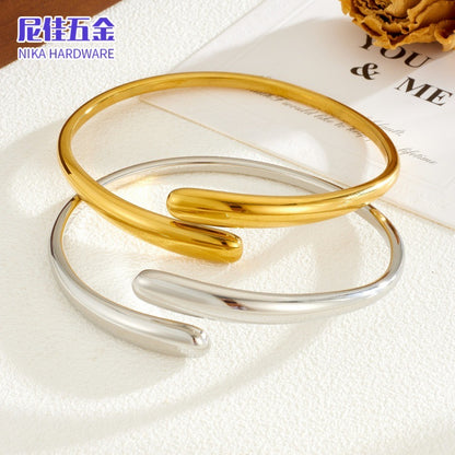 Drop-Shape Crossed Irregular Design Bracelet