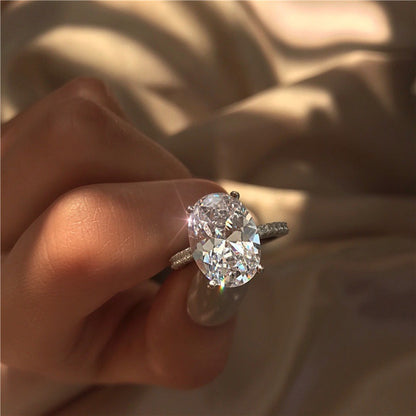 Three Heroes Large oval white-plated ring decoration ring