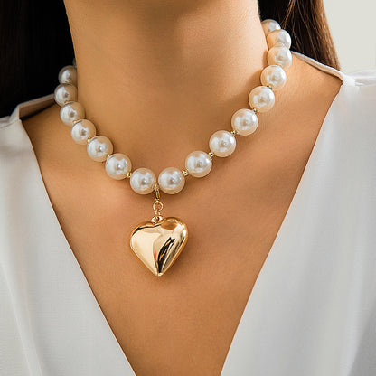 A versatile and high-end faux pearl heart-shaped stacked beaded chain