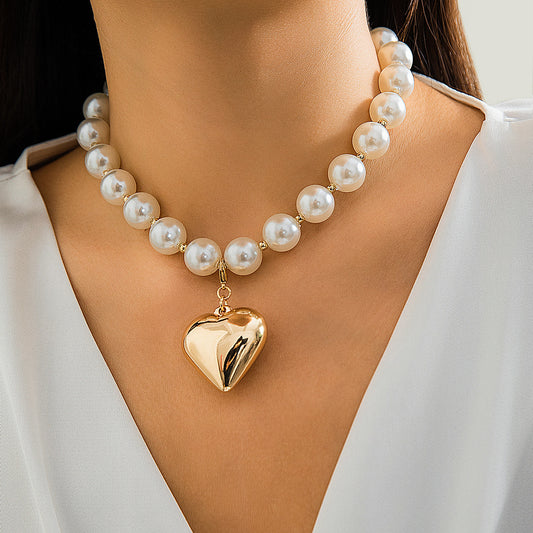 A versatile and high-end faux pearl heart-shaped stacked beaded chain