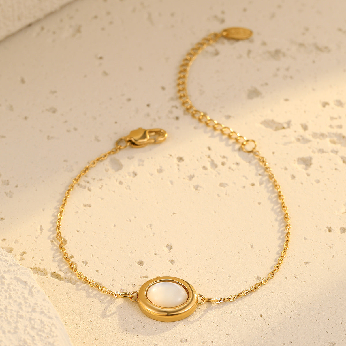 A high-end oval white shell design bracelet