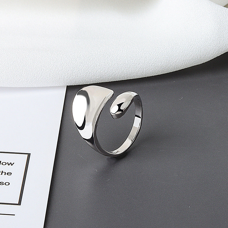 A versatile -style nude ring with an open mouth for women