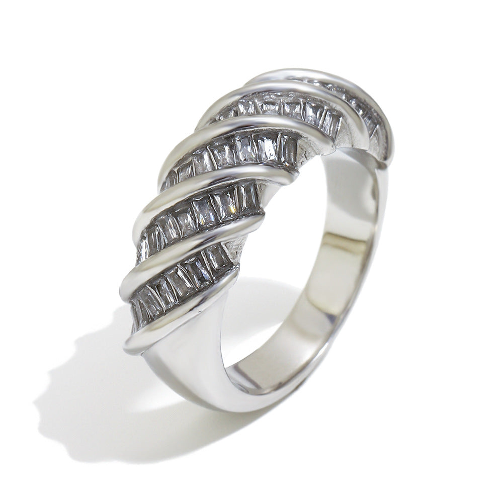 This high-end and elegant jewelry is plated with an 18K rectangular twisted interface ring