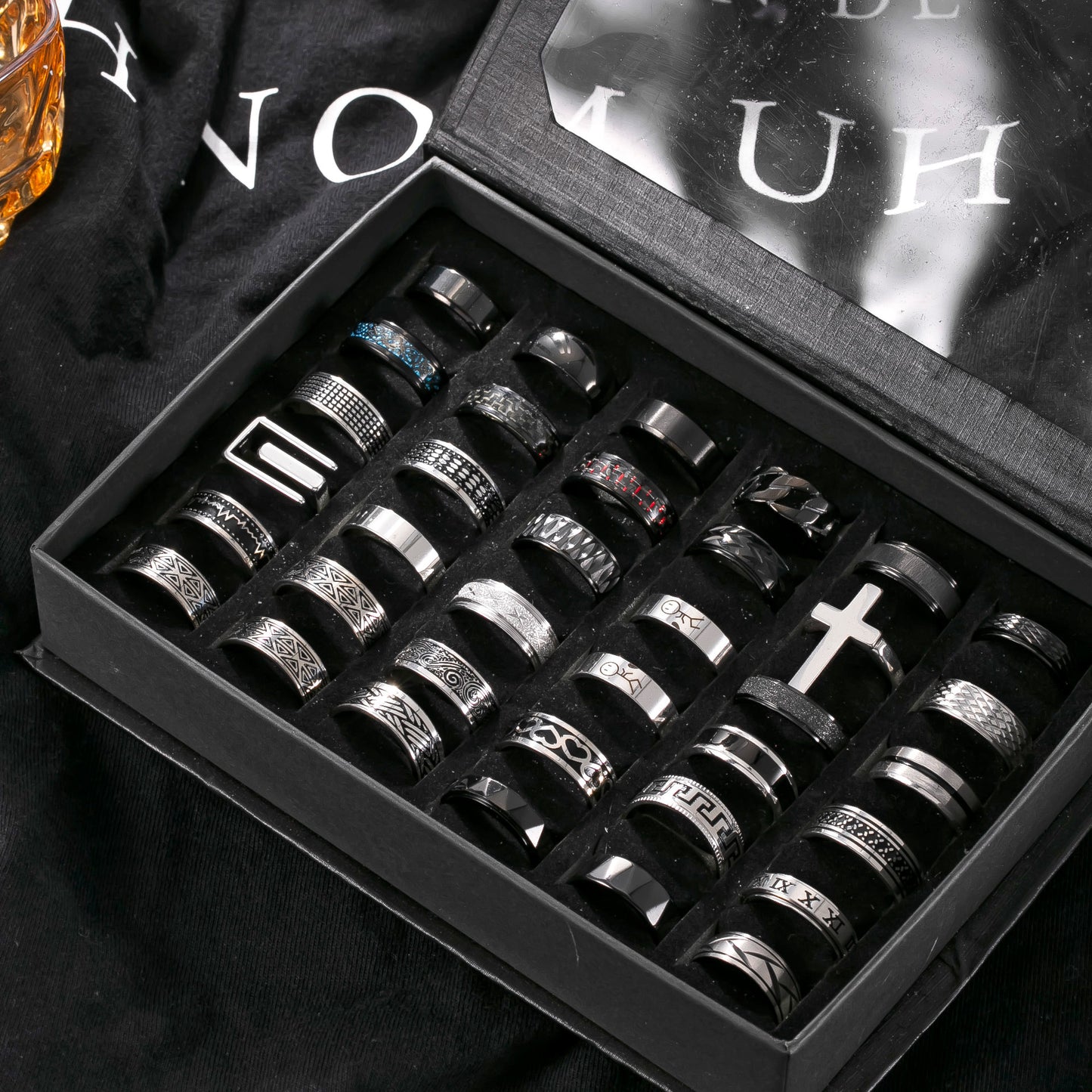A mixed batch of anti-corrosion and blackening oil heart-shaped index finger ring and wind ring