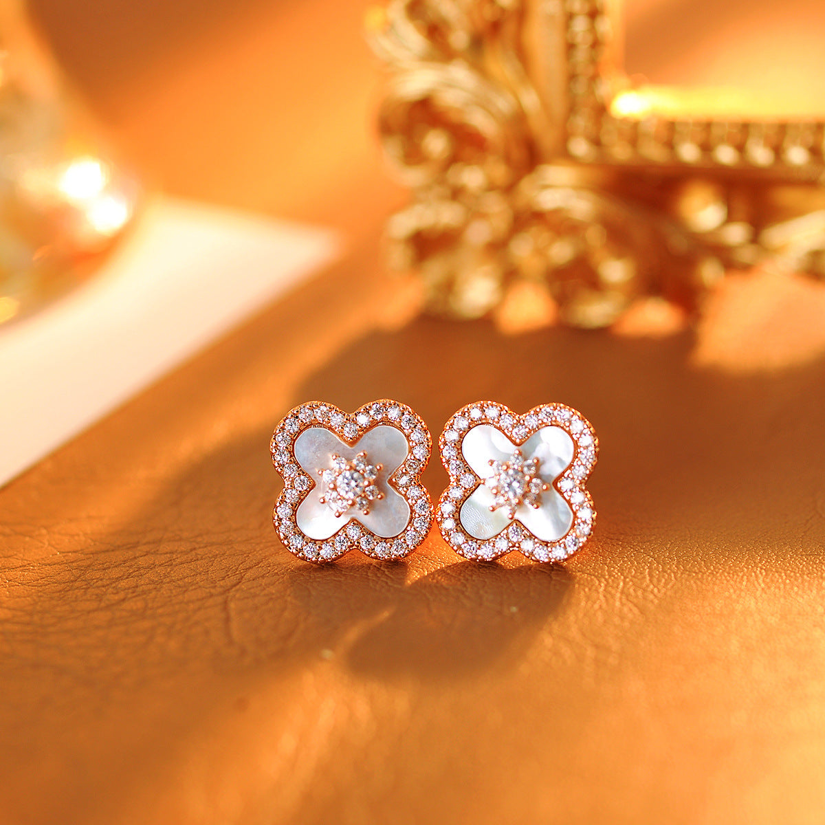 The wind color earrings exude a high-end feminine charm and are elegant, grand and exquisite earrings