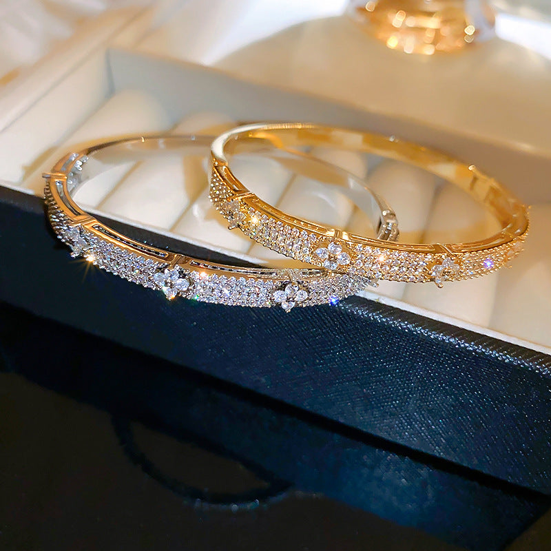 High-End Flower Wristband Bracelet