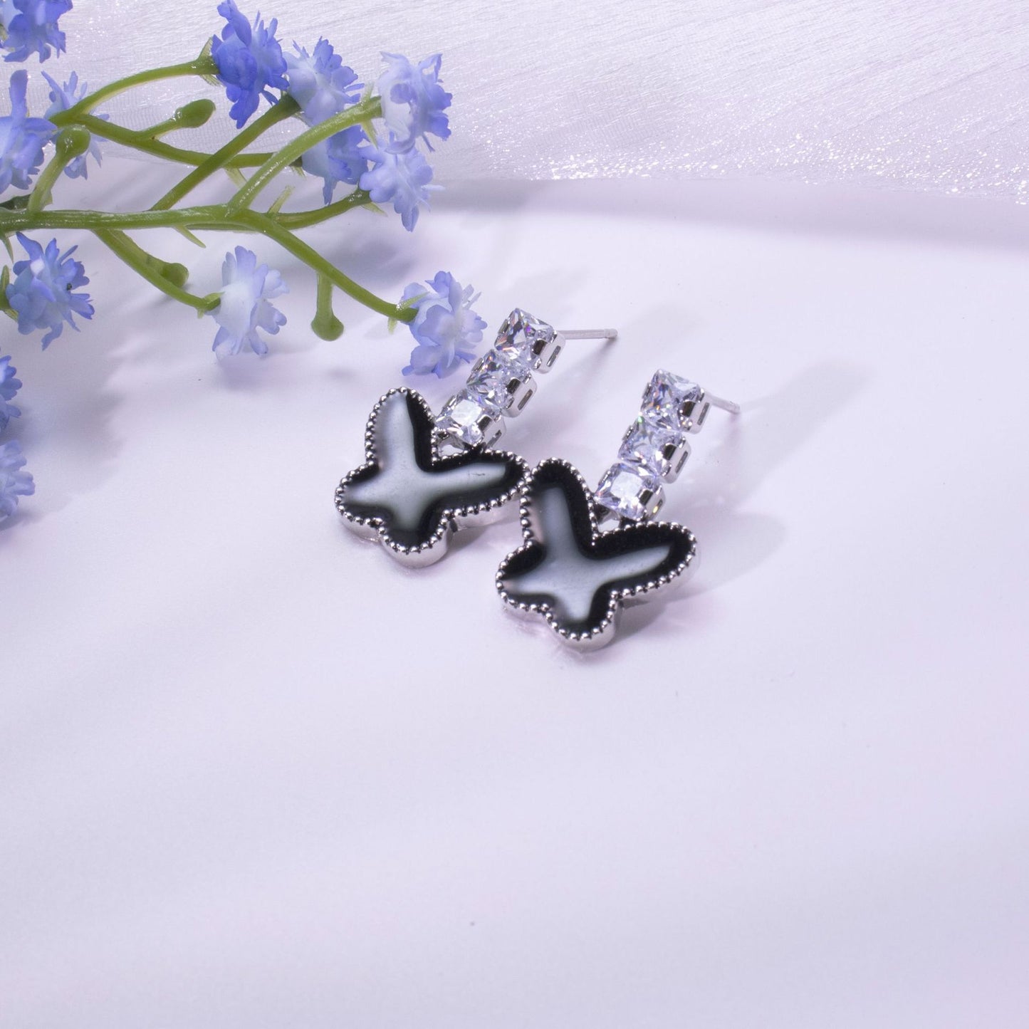 Designed stud earrings, exquisite silver earrings and jewelry for women