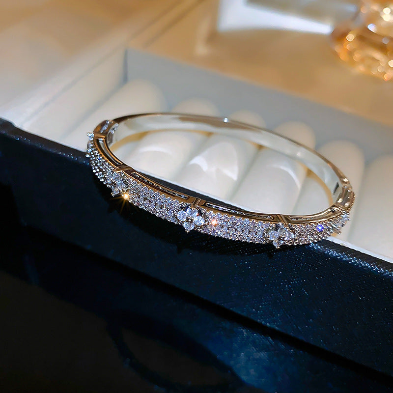 High-End Flower Wristband Bracelet