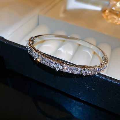 High-End Flower Wristband Bracelet