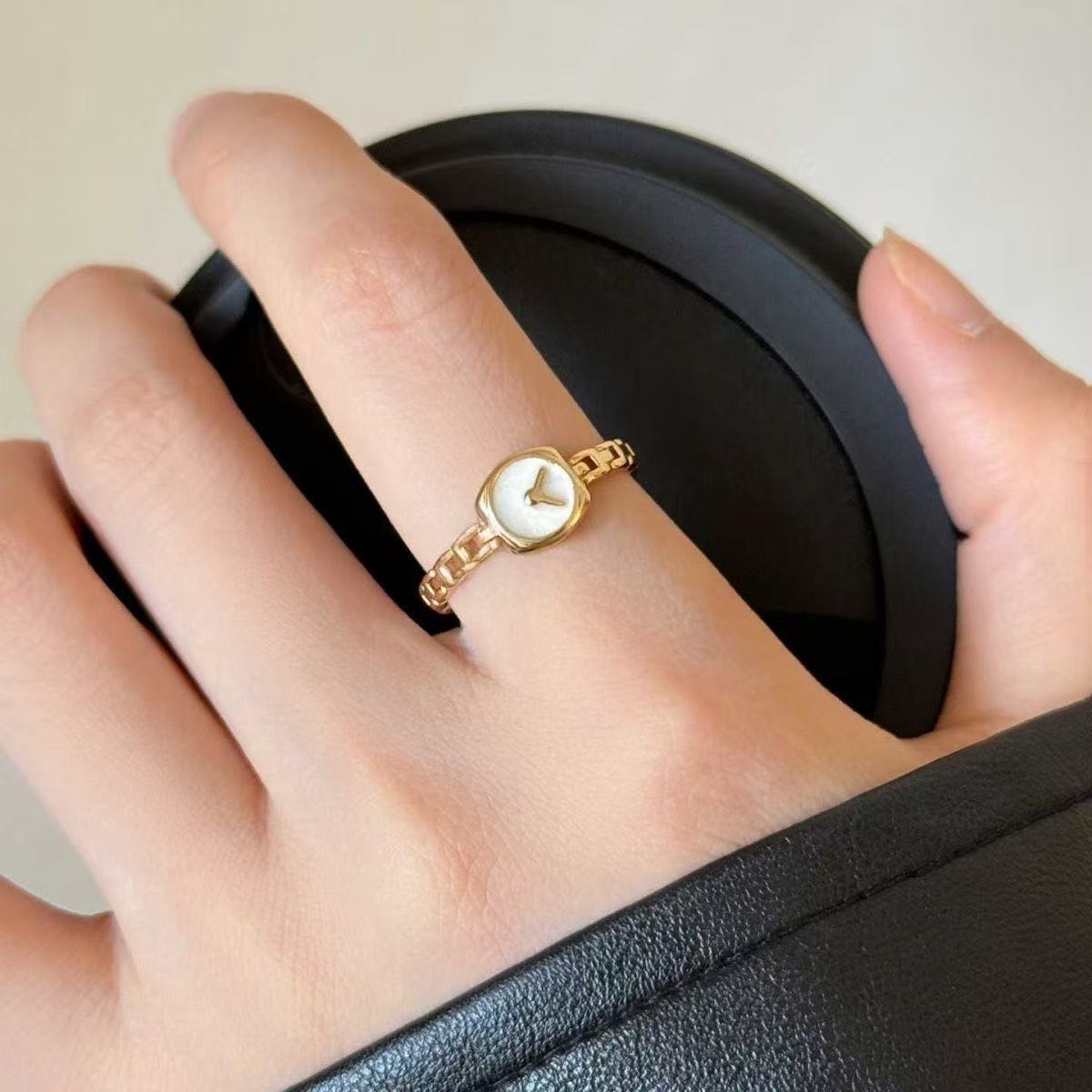 The reverse design of the watch chain ring opening adjustment fine ring has a high appearance level