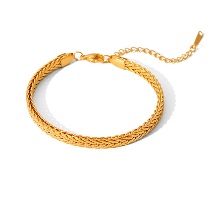 The 18k wind bracelet with a high-end feel is a Cuban handcrafted chain for women