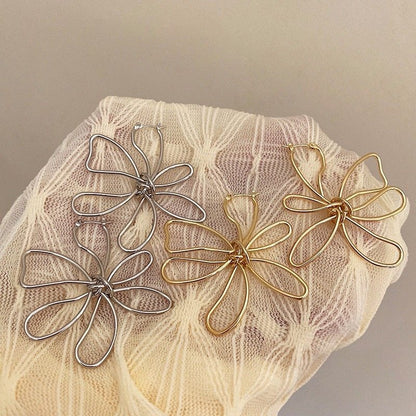 Minimalist line flower earrings design, elegant ear rings, sweet and fashionable earrings