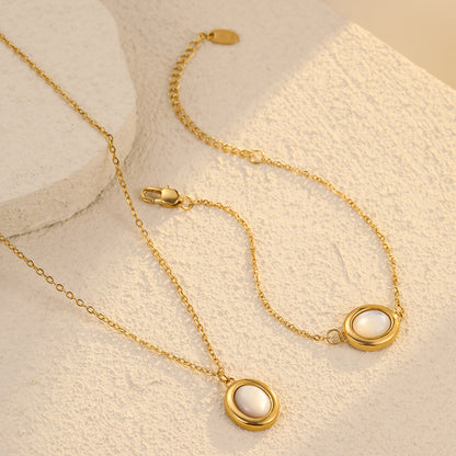 A high-end oval white shell design bracelet