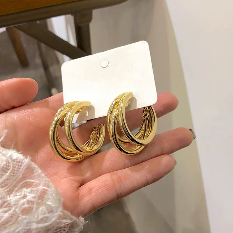 The 925 Silver Needle three-ring circular earrings are stylish and trendy ear ring accessories