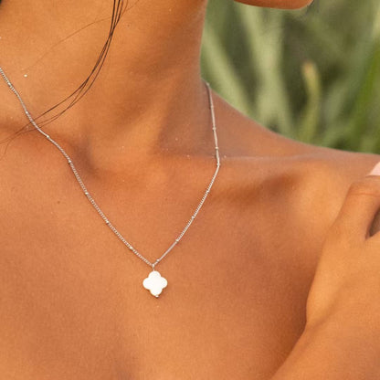 Side-mounted beaded flower women's high-end design, versatile four-petal flower necklace shell