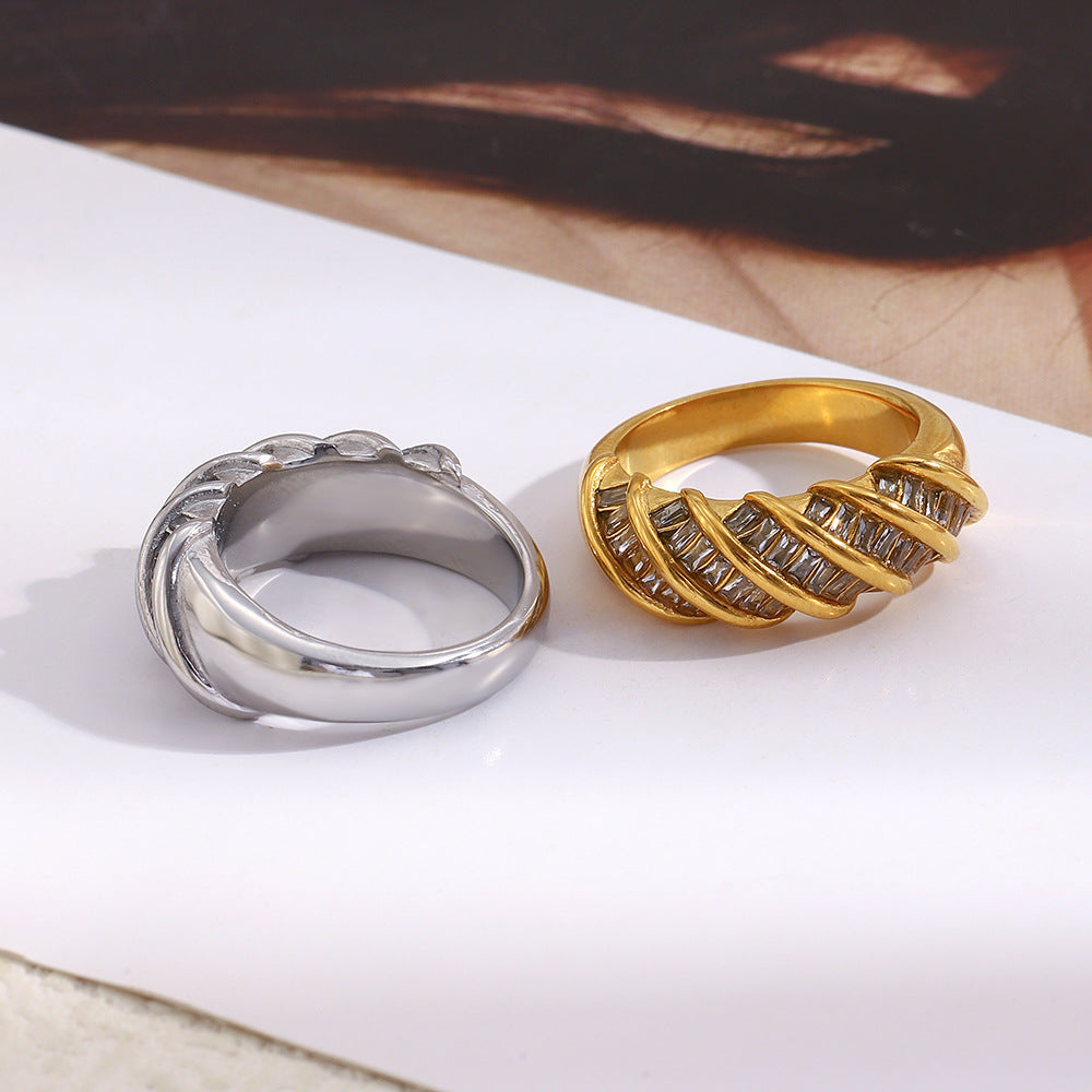 This high-end and elegant jewelry is plated with an 18K rectangular twisted interface ring