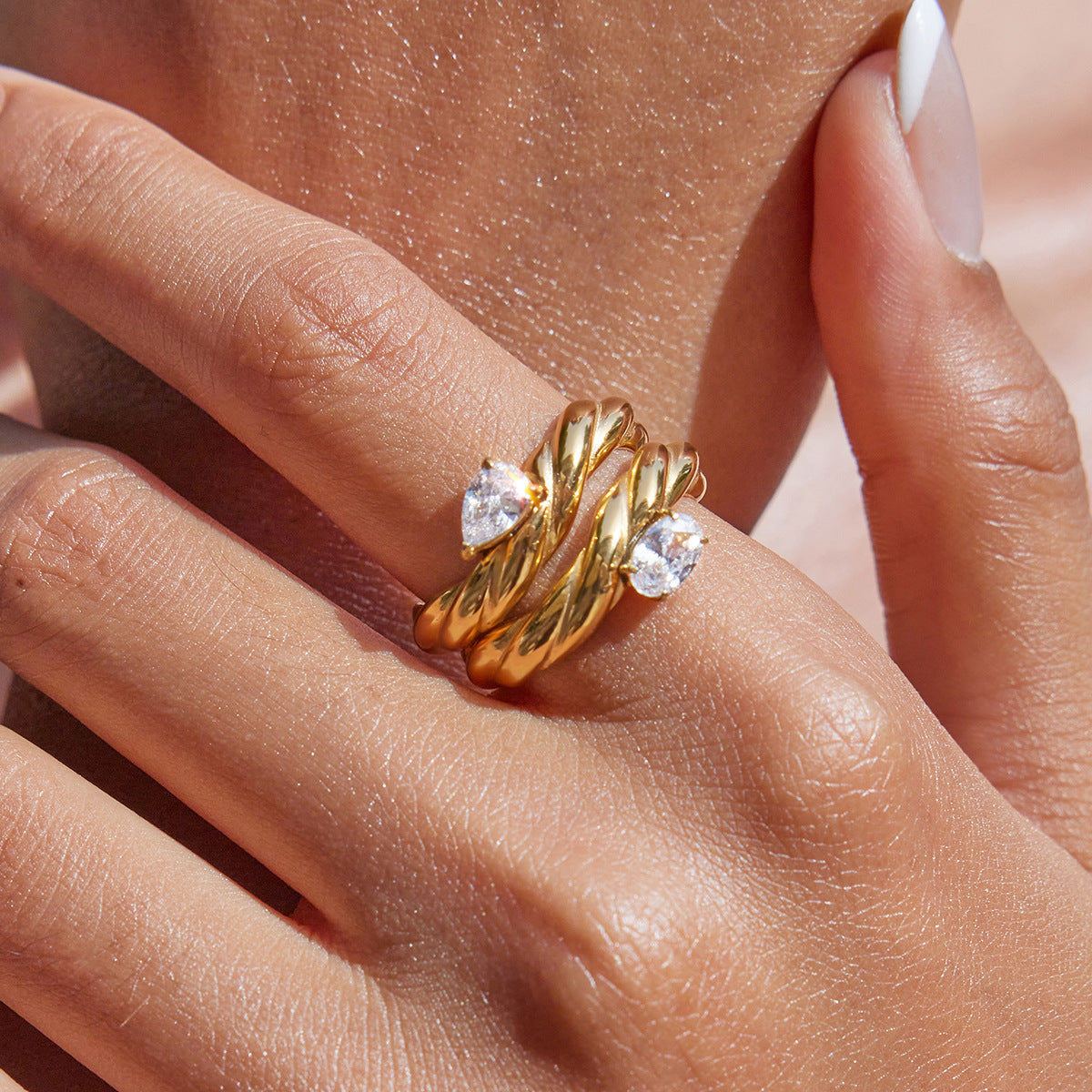 Pearl ring jewelry is a high-end accessory