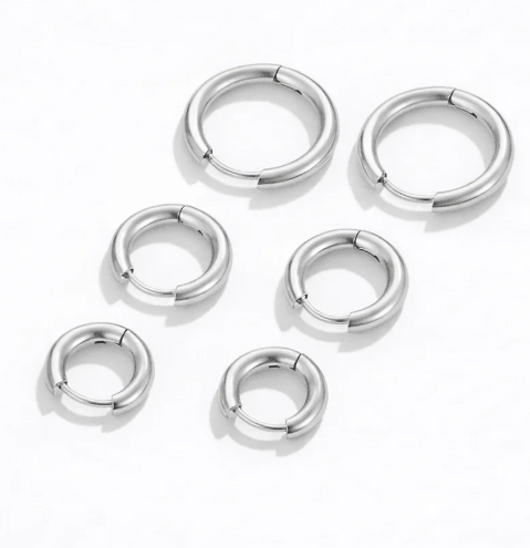 Mysterious minimalist style color-blocked circle ear loops, versatile plain circle earrings PVD