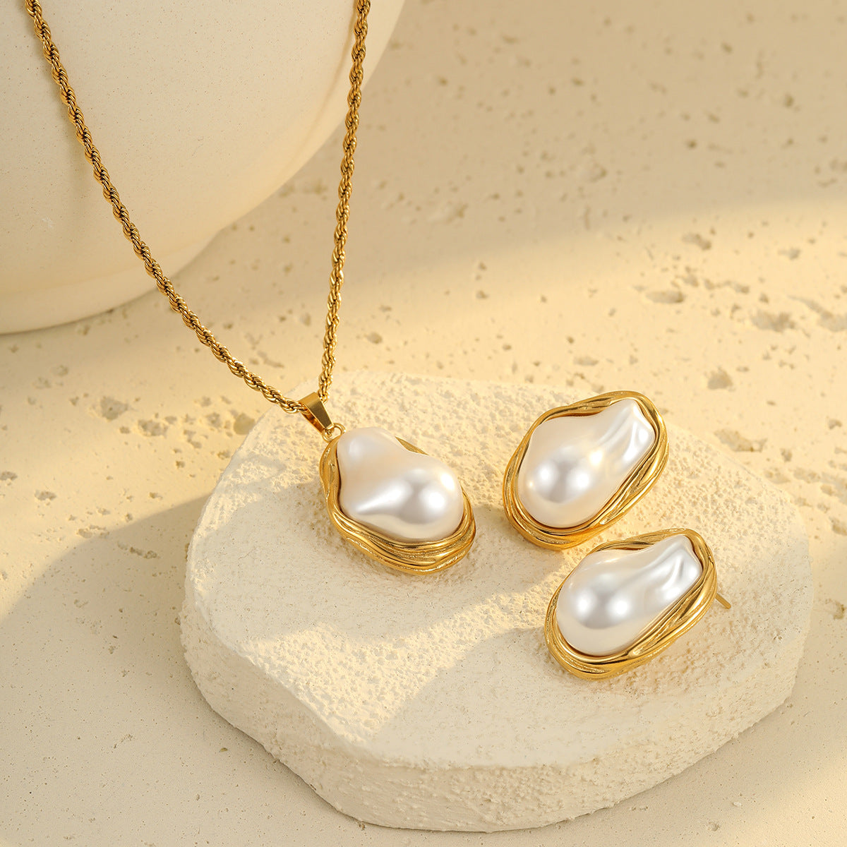 High-end, irregular-shaped Baroque pearl earring chain