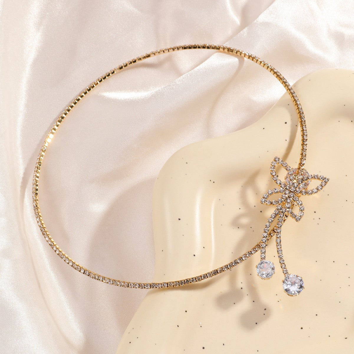 Elegant -style necklace