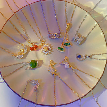 The Wind Girl's exquisite chain is a high-end accessory
