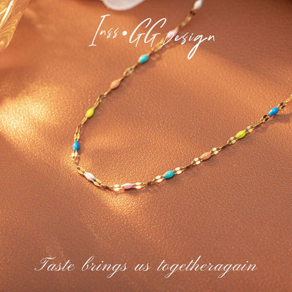 The lip chain is designed with a colorful oil drip and dopamine style, which is versatile and high-end