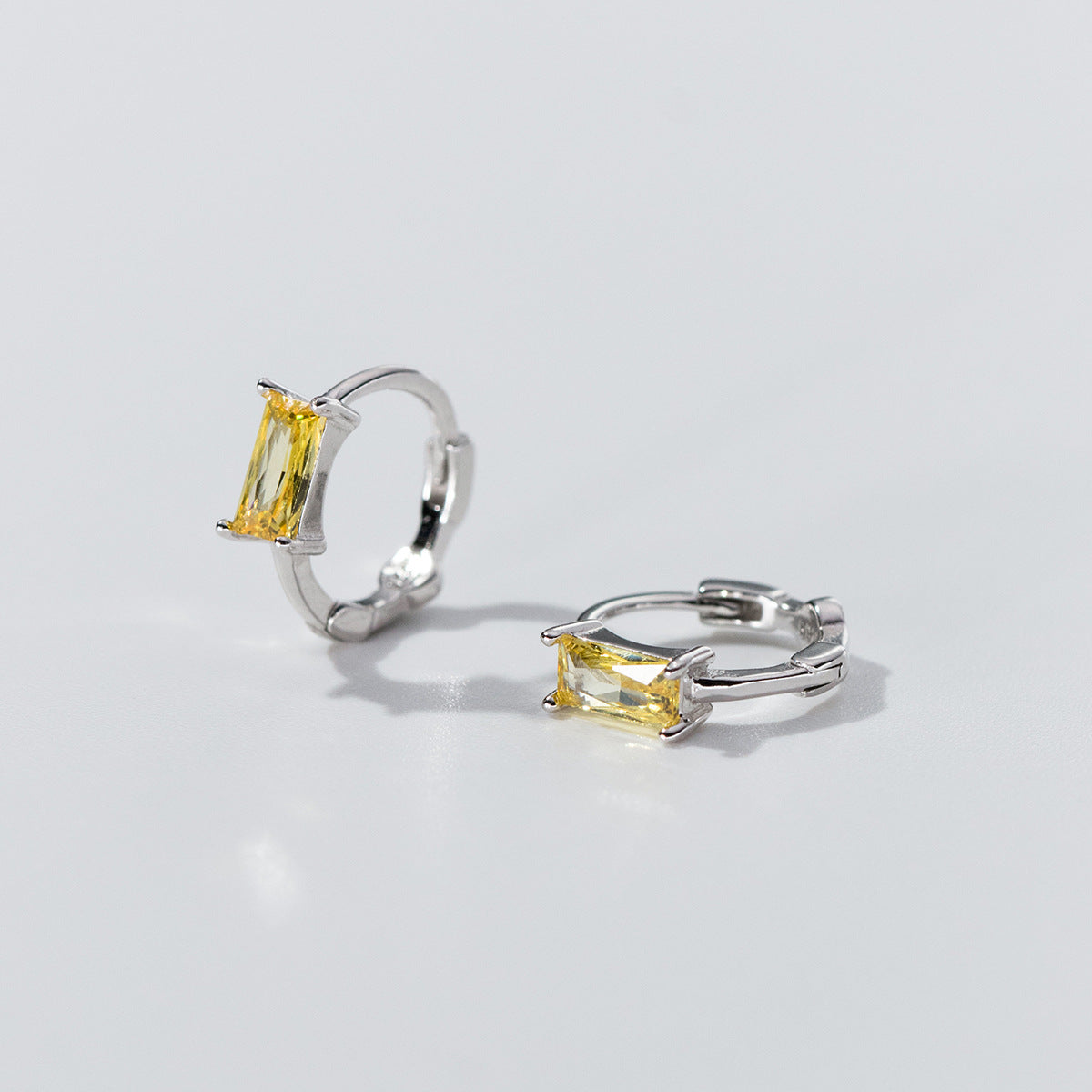 MOQ=2PCS s925 Exquisite colorful square ear le style design elegant and stylish earrings for women M04358