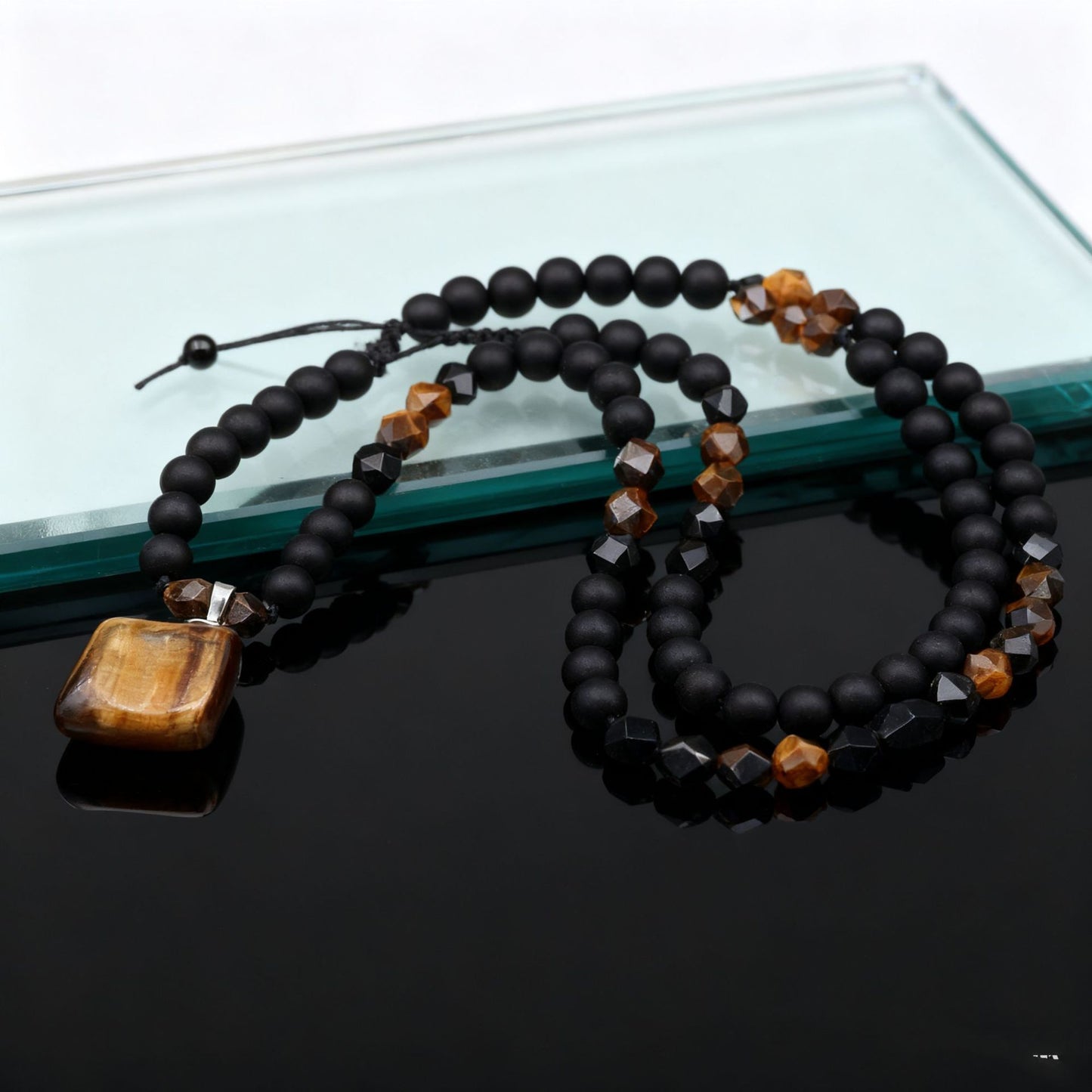 Halsband med pärlor av tigeröga för män