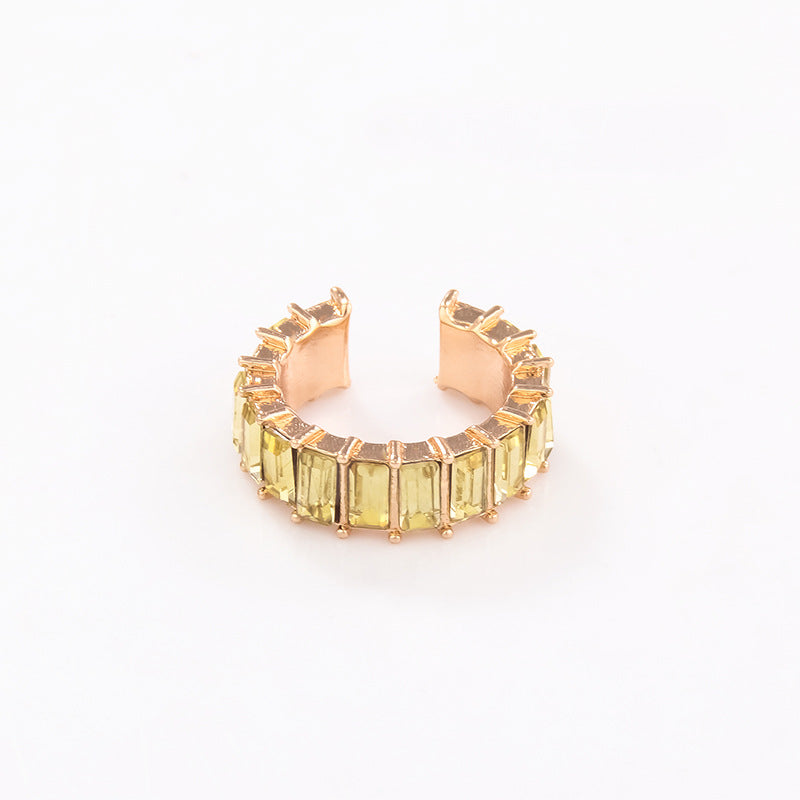 This is a sweet and cool style of earrings with colorful ear clips, slightly inlaid pearls, and no ear piercings for women