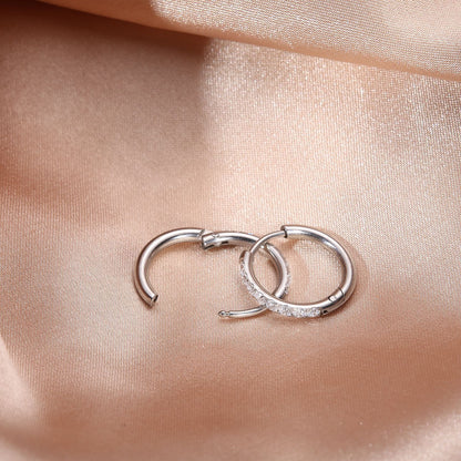 The circular color earrings are versatile. The round coil is slightly inlaid with ear loops and earrings, and the ear rings are straight for hair