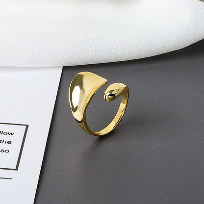 A versatile -style nude ring with an open mouth for women