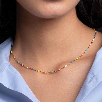 A commuter girl with a fresh and cool enamel hand-drip oil rainbow candy color