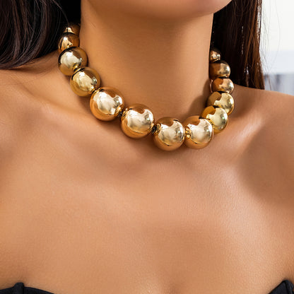 A versatile and high-end faux pearl heart-shaped stacked beaded chain