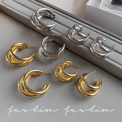 The 925 exaggerated C-shaped ring earrings are in a cold and trendy style, but they are exquisite earrings with a sense of luxury
