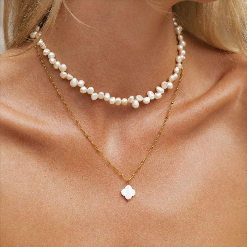 Side-mounted beaded flower women's high-end design, versatile four-petal flower necklace shell