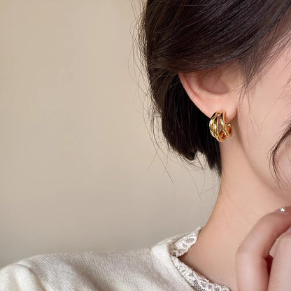 This multi-layered C-shaped earrings exude a sense of high-end sophistication and are versatile in style