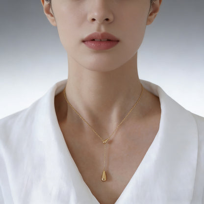 A non-fading, design-savvy, drop-shaped and elegant women's necklace