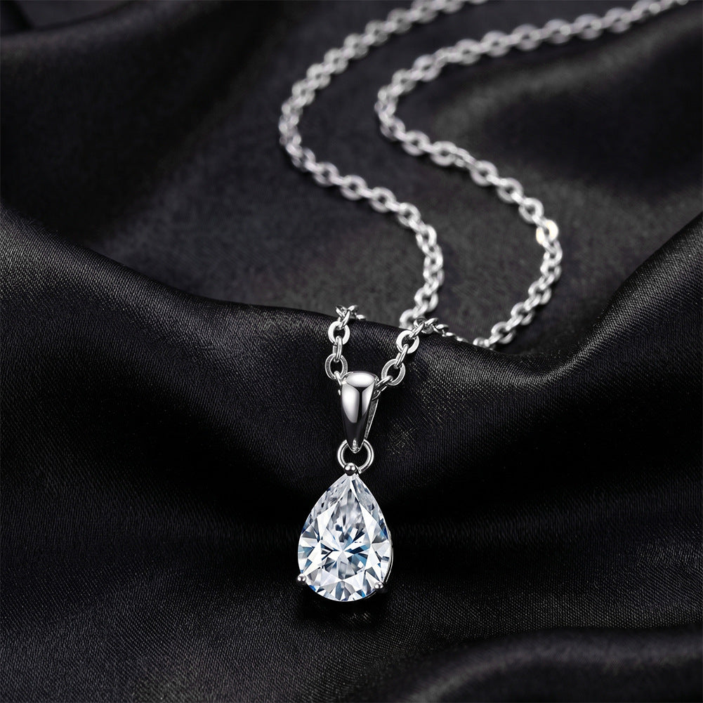 A 18K plated pendant necklace for your girlfriend