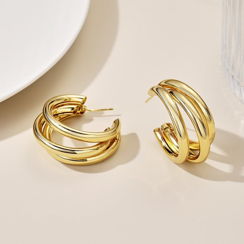 This multi-layered C-shaped earrings exude a sense of high-end sophistication and are versatile in style