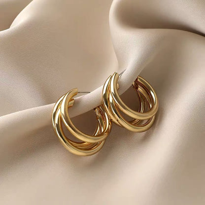 The 925 Silver Needle three-ring circular earrings are stylish and trendy ear ring accessories