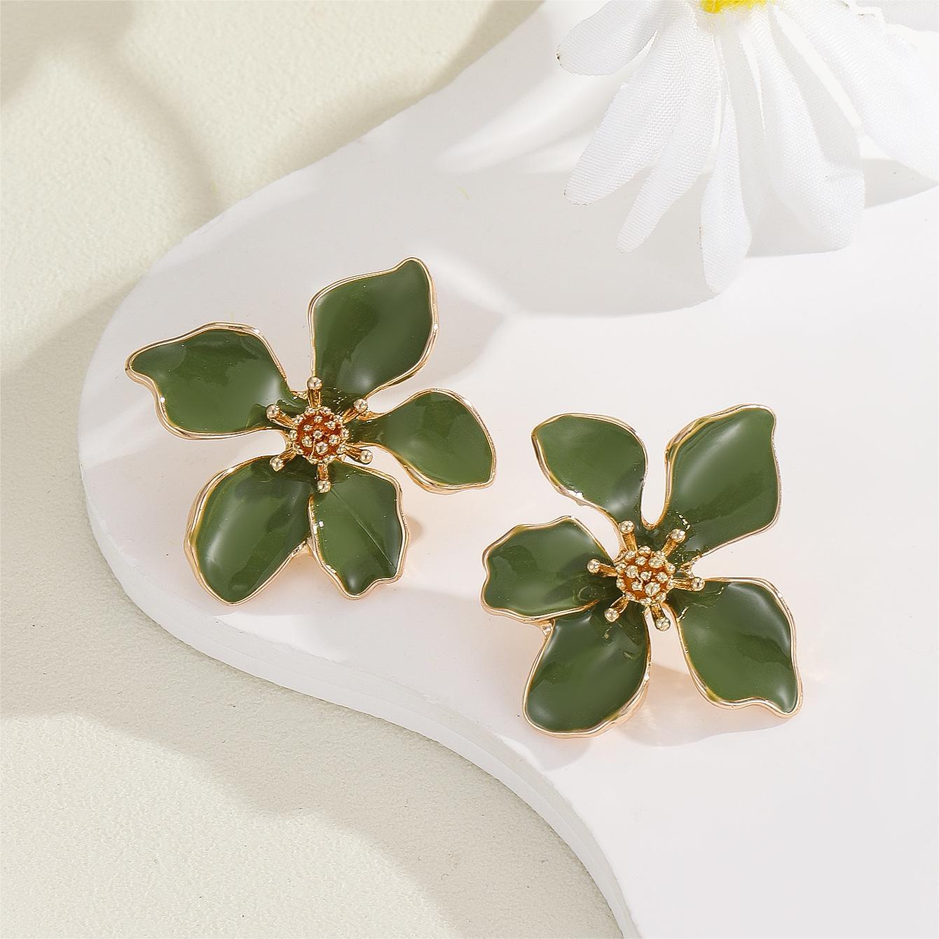 Oil-dripping flower earrings exude a sense of elegance and sophistication for women. s925 earrings and stud earrings