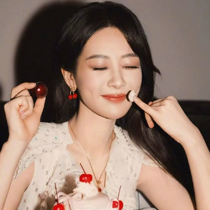 Sweet cherry and cherry earrings, elegant and feminine stud design earrings