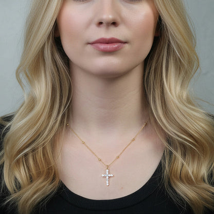 The cross-shaped pendant is set with a high-end and versatile look in yellow