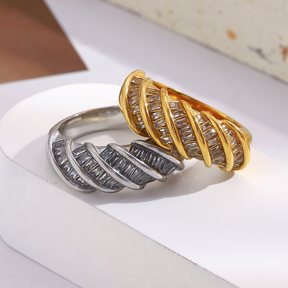 This high-end and elegant jewelry is plated with an 18K rectangular twisted interface ring