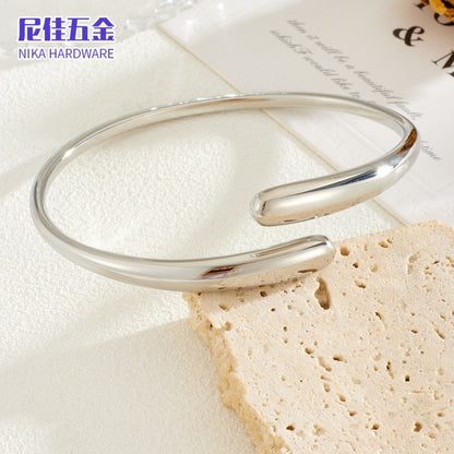 Drop-Shape Crossed Irregular Design Bracelet