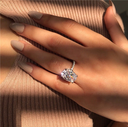 Three Heroes Large oval white-plated ring decoration ring