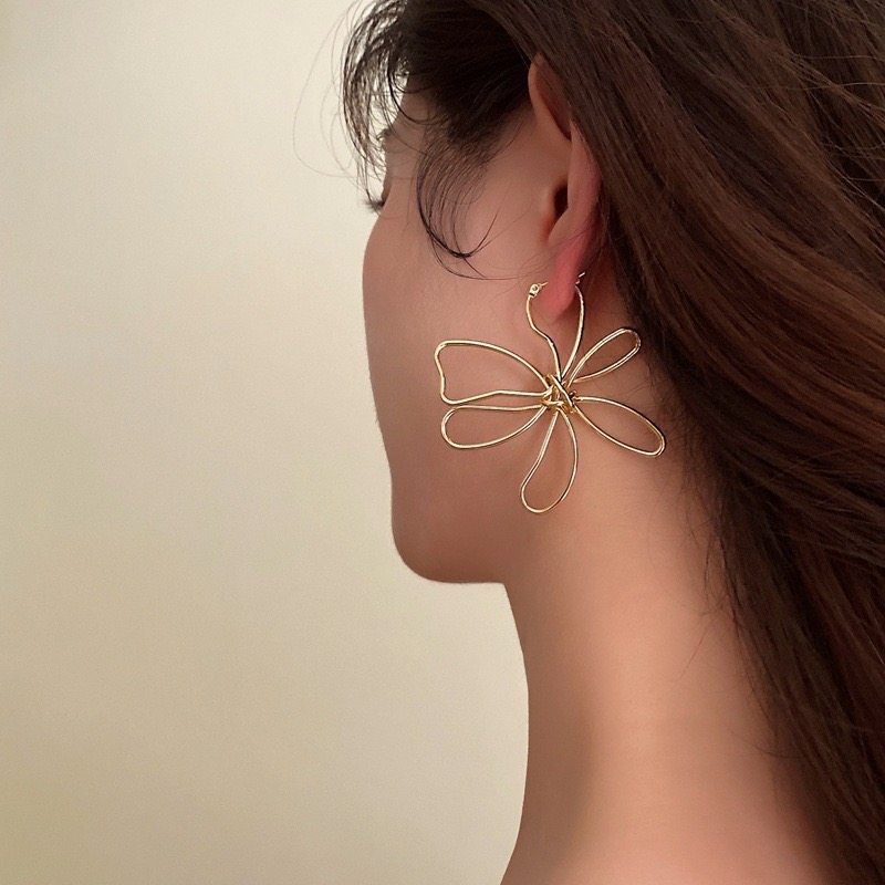 Minimalist line flower earrings design, elegant ear rings, sweet and fashionable earrings