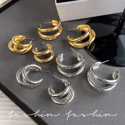 The 925 exaggerated C-shaped ring earrings are in a cold and trendy style, but they are exquisite earrings with a sense of luxury